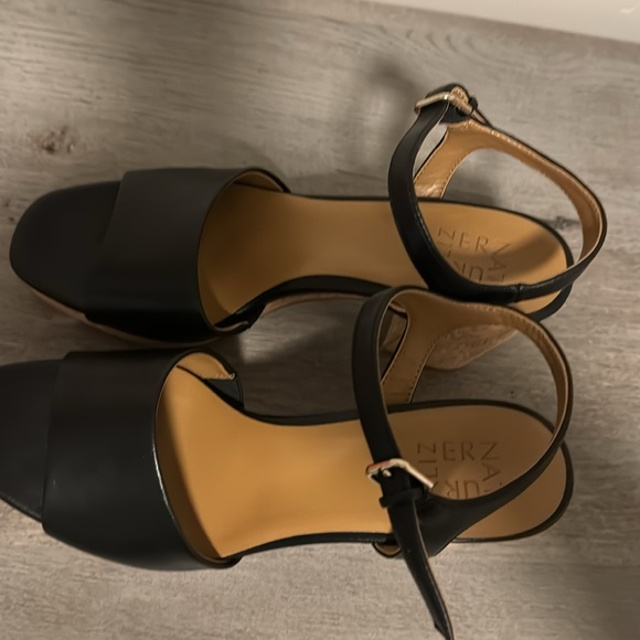 NWOT naturalizer black heels with cork bottoms.  9 medium - Picture 5 of 6